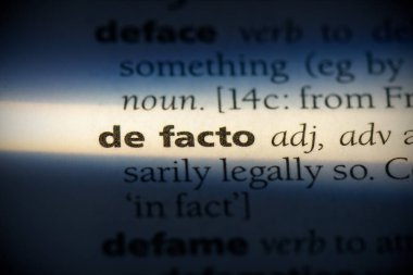 de facto