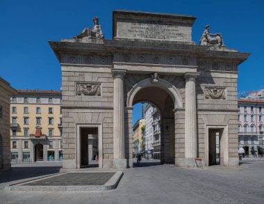 Milan, İtalya - 30 Haziran 2019: Porta Garibaldi, Piazza 25 
