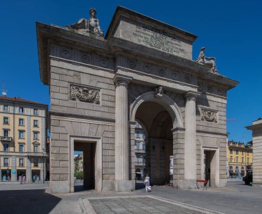 Milan, İtalya - 30 Haziran 2019: Porta Garibaldi, Piazza 25 