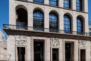 Milan, İtalya - 30 Haziran 2019: Arengario Binası Görünümü, İlham perisi