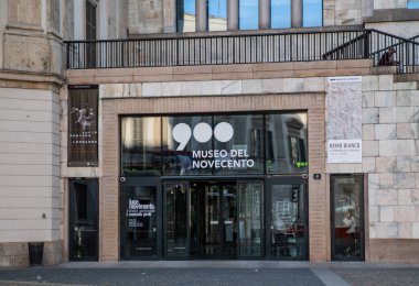 Milan, İtalya - 30 Haziran 2019: Arengario Binası Görünümü, İlham perisi