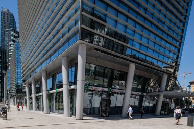 Milan, İtalya - 30 Haziran 2019: Bnl Paribas Ban Binasının Görünümü