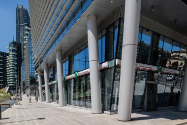 Milan, İtalya - 30 Haziran 2019: Bnl Paribas Ban Binasının Görünümü