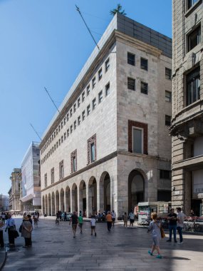 Milan, İtalya - 30 Haziran 2019: Rinascente Binası manzarası