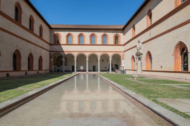 Milan, İtalya - 30 Haziran 2019: Sforza Kalesi - Castell
