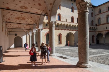 Milan, İtalya - 30 Haziran 2019: Sforza Kalesi - Castell