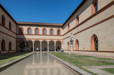 Milan, İtalya - 30 Haziran 2019: Sforza Kalesi - Castell
