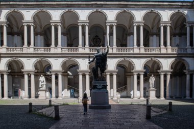 Milan, İtalya - 30 Haziran 2019: Pinacoteca di Avlusu 