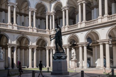 Milan, İtalya - 30 Haziran 2019: Pinacoteca di Avlusu 