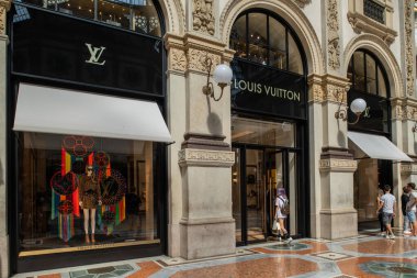 Milan, İtalya - 30 Haziran 2019: Galleria Vittorio Emanuele 