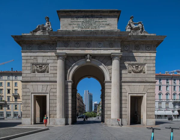 Милан, Италия - 30 июня 2019 года: Вид на Порта Гарибальди, площадь 25 — стоковое фото