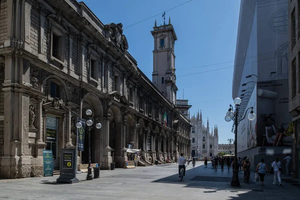 Milão, Itália - 30 de junho de 2019: Vista da Câmara de Comércio, Palazz — Fotografia de Stock