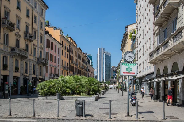 Mediolan, Włochy - 30 czerwca 2019: Widok na ulicę Corso Como — Zdjęcie stockowe