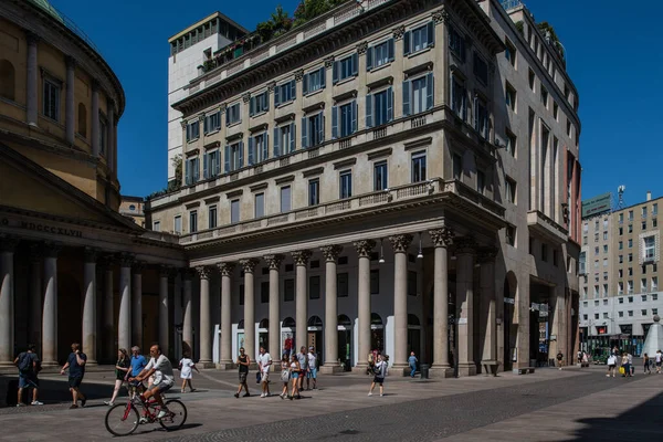 Milano, 30 giugno 2019: Veduta di Corso Vittorio Emanuele str — Foto Stock