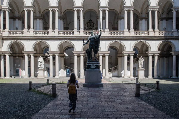 Milan, Italy - 30 June 2019: View of Courtyard of Pinacoteca di — Stockfoto