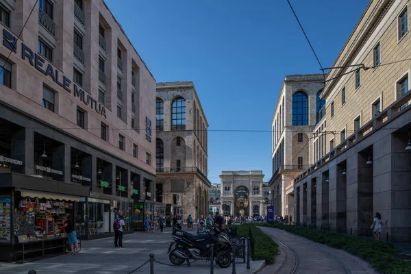 Mediolan, Włochy - 30 czerwca 2019: Widok na Piazza Diaz, Arengario, Mus — Zdjęcie stockowe
