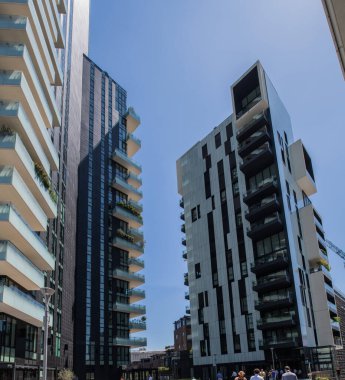 Milan, İtalya - 30 Haziran 2019: Piazza Gae Aulenti, Skyscra