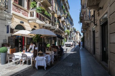 Milan, İtalya - 30 Haziran 2019: Zona Brera, İtalya 'nın eski kenti