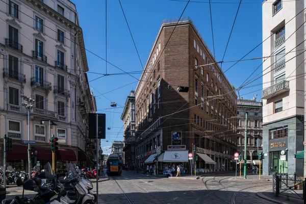 Milan, Italie - 30 juin 2019 : Vue de la rue Via Mazzini — Photo