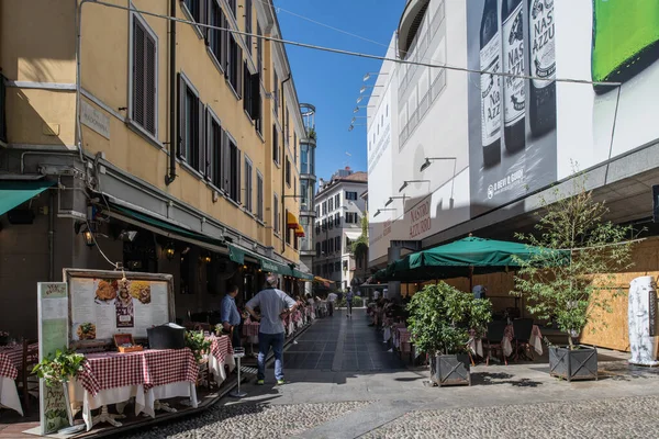 Mediolan, Włochy - 30 czerwca 2019: Widok na Zona Brera, włoskie oldtown — Zdjęcie stockowe