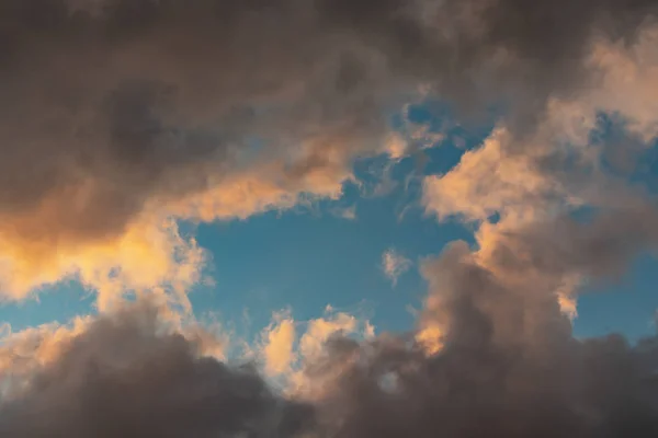 air movements at the sky in cloudy weather