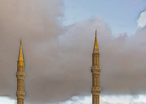 Temps Nuageux Minarets Mosquée — Photo