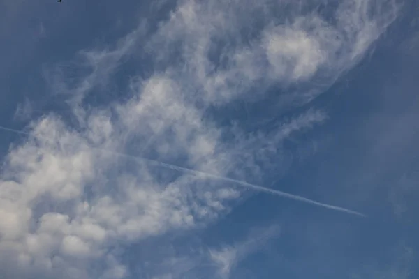 Ruchy Powietrza Niebo Przy Pochmurnej Pogodzie — Zdjęcie stockowe