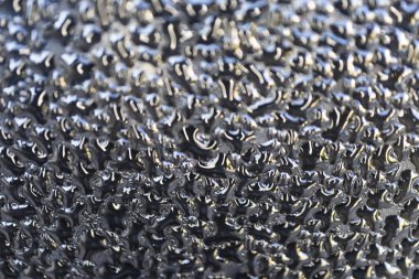 metal yüzey üzerinde su damlacıkları kadar kapatın