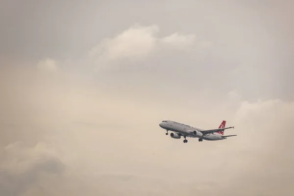 Stambuł Turcja Listopad 2018 Turkish Airlines Samolotu Lądowania Lotnisko — Zdjęcie stockowe