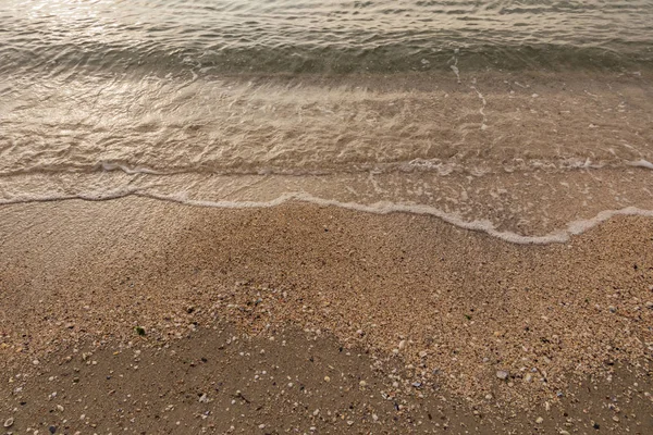 Узбережжя Піски Прибережними Хвилями — стокове фото