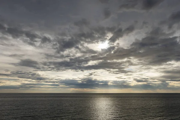 Nuvens Pôr Sol Sobre Mar Natureza — Fotografia de Stock