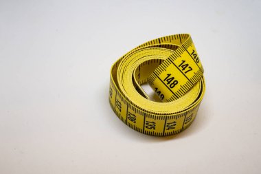 Çift taraflı sarı şerit metre kadar kapatın