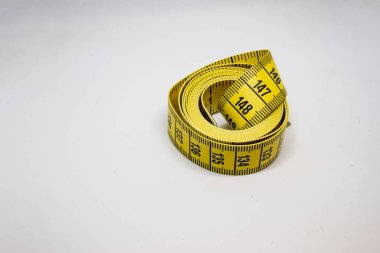 Çift taraflı sarı şerit metre kadar kapatın