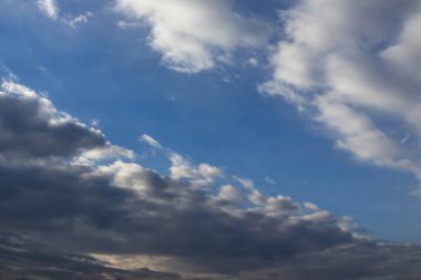 gökyüzü bulutlu havalarda, Hava hareketleri