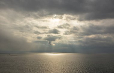  gökyüzü bulutlu havalarda, Hava hareketleri