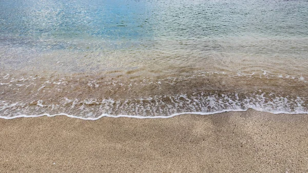 Узбережжя Піски Прибережними Хвилями — стокове фото