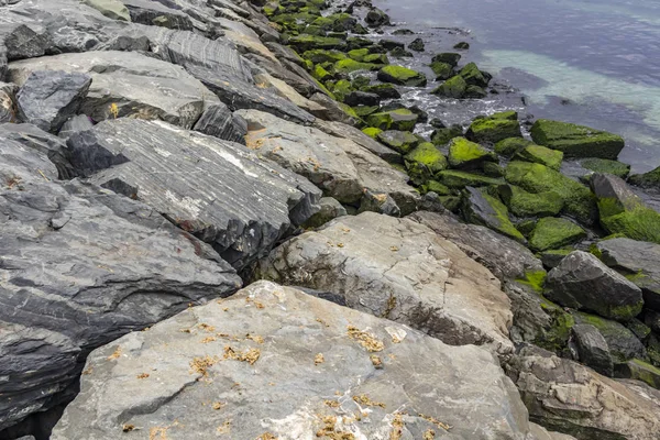 Kliffen Buurt Van Zee Strand Golven — Stockfoto