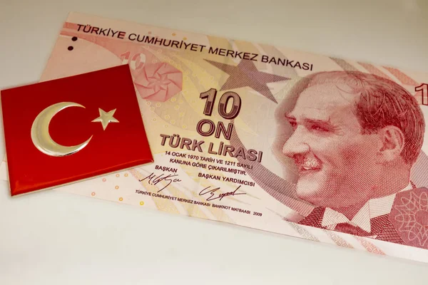 用土耳其国旗关闭土耳其钞票 — 图库照片