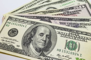 Dünya Ticaret ve ekonomik sistemin bir parçası olarak banknot dolar yığını