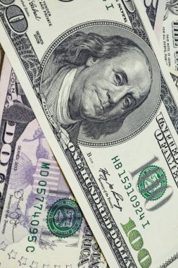 Dünya Ticaret ve ekonomik sistemin bir parçası olarak banknot dolar yığını