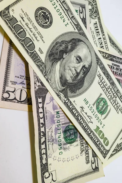 Dünya Ticaret ve ekonomik sistemin bir parçası olarak banknot dolar yığını