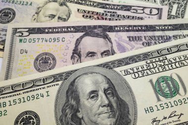 Dünya Ticaret ve ekonomik sistemin bir parçası olarak banknot dolar yığını