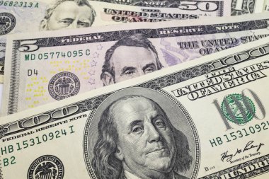 Dünya Ticaret ve ekonomik sistemin bir parçası olarak banknot dolar yığını