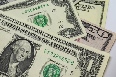  Dünya Ticaret ve ekonomik sistemin bir parçası olarak banknot dolar yığını