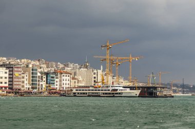 İstanbul, Türkiye-Şubat 20,2019. Cityscape ve şehir istanbul'dan boğaz ve eski şehir gezi teknesi ile görüntüleme