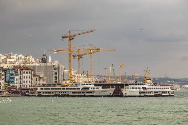 İstanbul, Türkiye-Şubat 20,2019. Cityscape ve şehir istanbul'dan boğaz ve eski şehir gezi teknesi ile görüntüleme