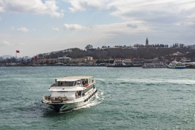 İstanbul, Türkiye-Şubat 20,2019. Cityscape ve şehir istanbul'dan boğaz ve eski şehir gezi teknesi ile görüntüleme