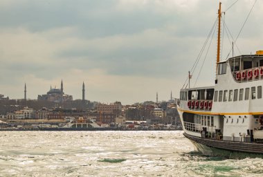 İstanbul, Türkiye-Şubat 20,2019. Cityscape ve şehir istanbul'dan boğaz ve eski şehir gezi teknesi ile görüntüleme