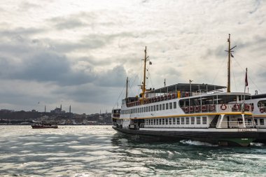 İstanbul, Türkiye-Şubat 20,2019. Cityscape ve şehir istanbul'dan boğaz ve eski şehir gezi teknesi ile görüntüleme