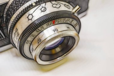 eski moda kamera ve lens kadar kapatın